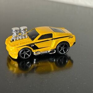 Hot Wheels 1968 Ford Mustang Tooned 1:64 Yellow Chrome Engine 2002 Miniature